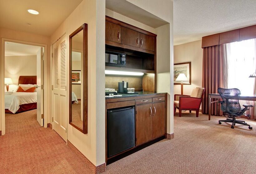 هتل Hilton Garden Inn Calgary Airport