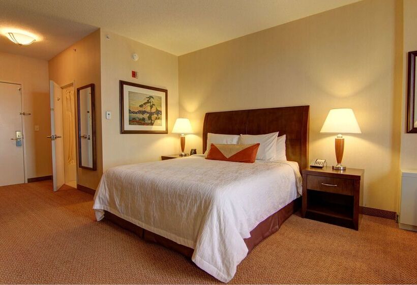 هتل Hilton Garden Inn Calgary Airport
