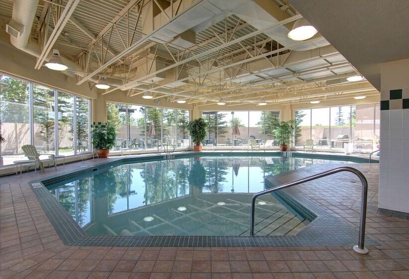 هتل Hilton Garden Inn Calgary Airport