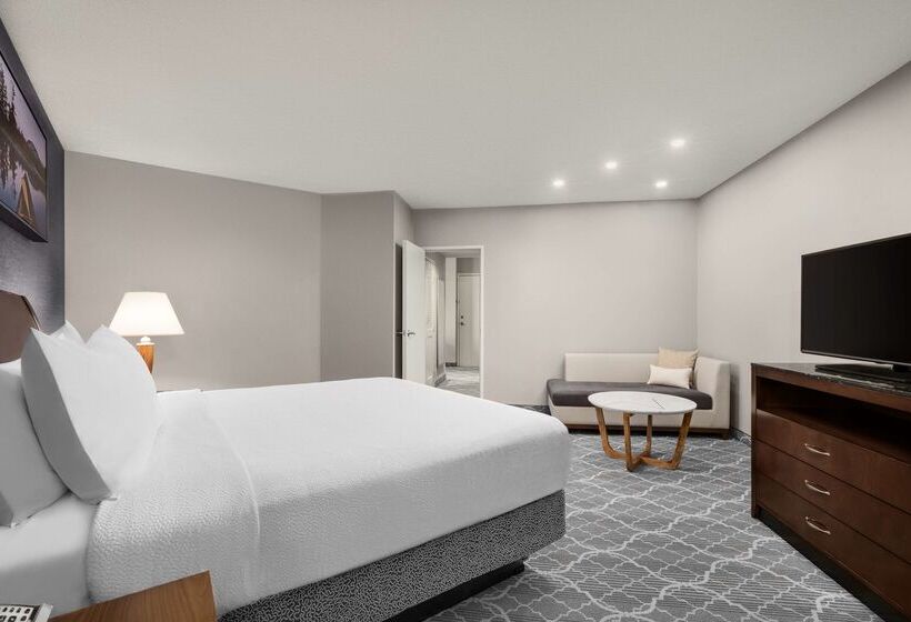 هتل Hilton Garden Inn Calgary Airport