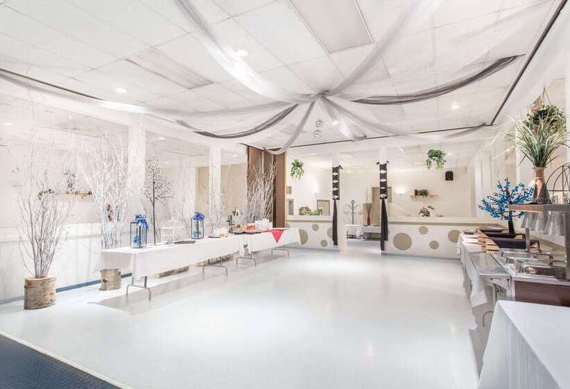 فندق Ramada By Wyndham Williams Lake