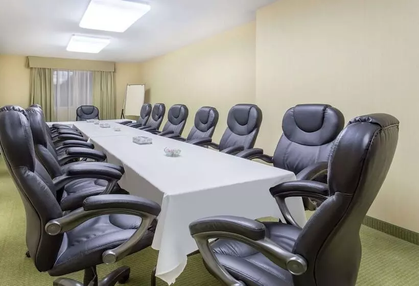 호텔 Ramada By Wyndham Williams Lake