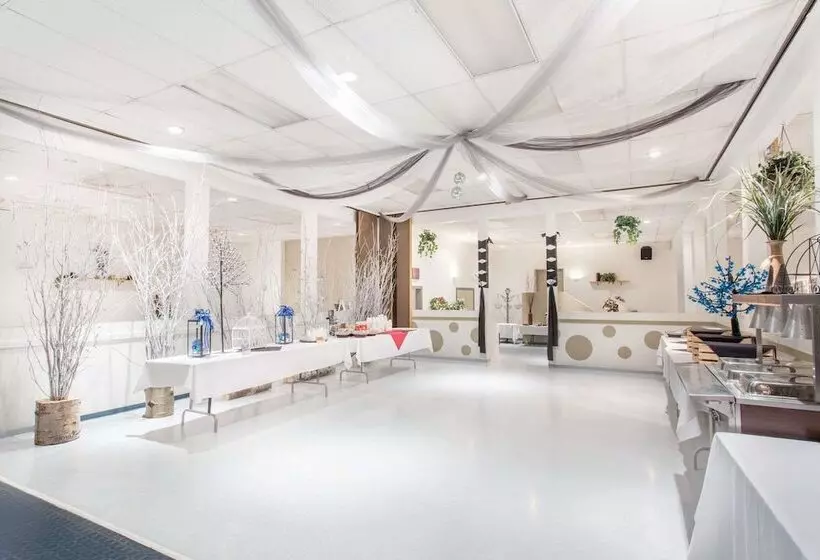 호텔 Ramada By Wyndham Williams Lake