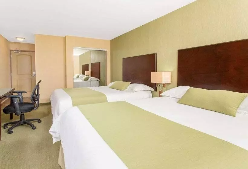 호텔 Ramada By Wyndham Williams Lake