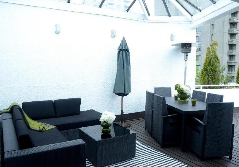 هتل Rosellen Suites At Stanley Park