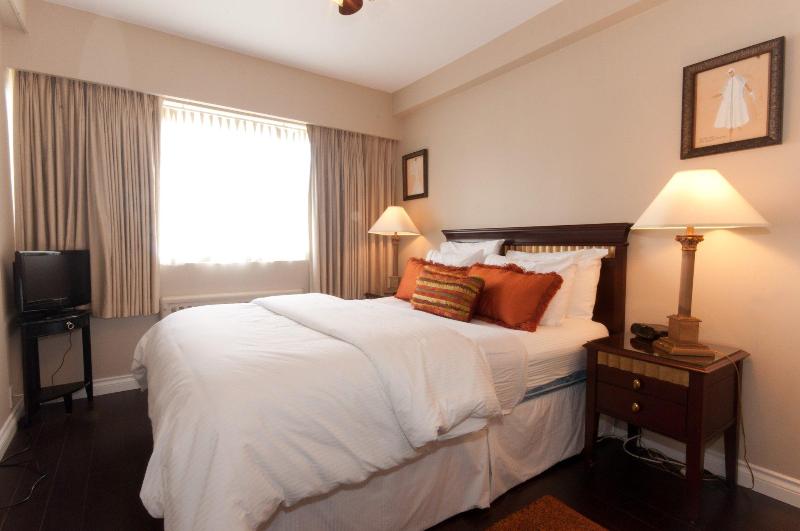 هتل Rosellen Suites At Stanley Park