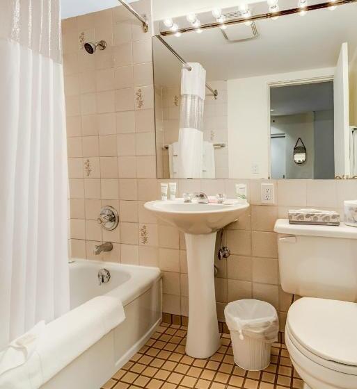 هتل Rosellen Suites At Stanley Park