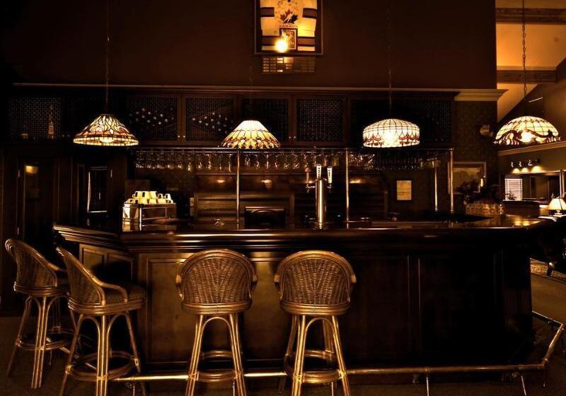 هتل South Thompson Inn & Conference Centre