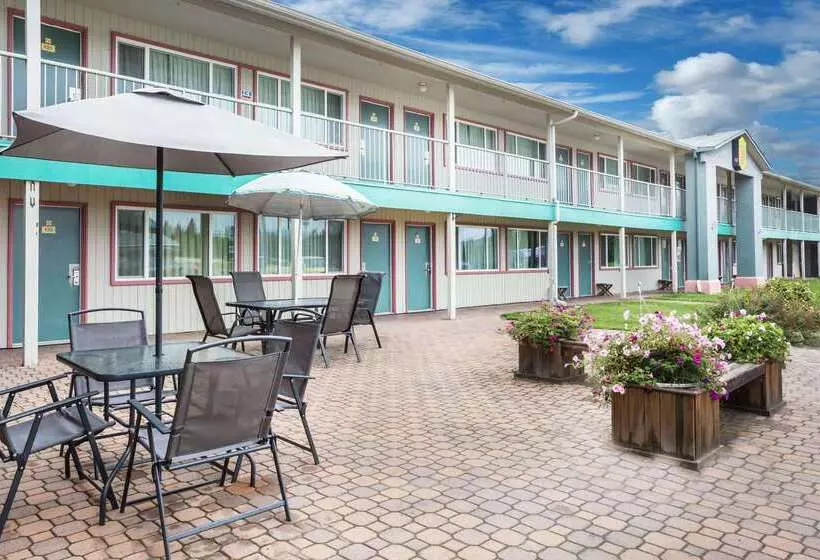 בית מלון כפרי Super 8 By Wyndham Quesnel Bc