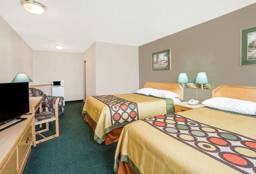 هتل Super 8 By Wyndham Quesnel Bc