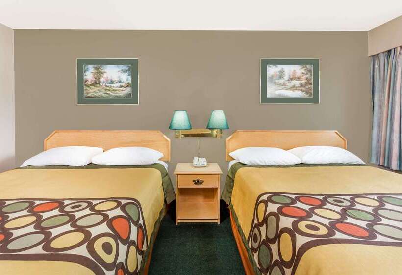 هتل Super 8 By Wyndham Quesnel Bc