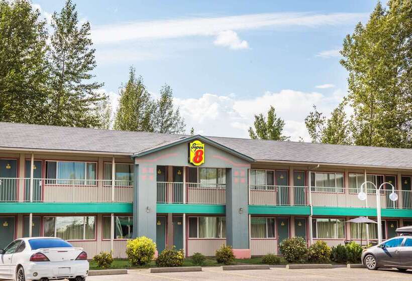 هتل Super 8 By Wyndham Quesnel Bc