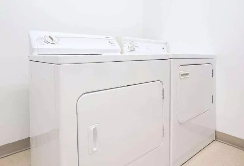 בית מלון כפרי Super 8 By Wyndham Quesnel Bc