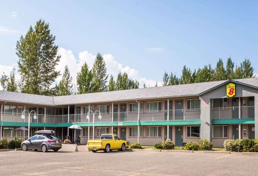 هتل Super 8 By Wyndham Quesnel Bc