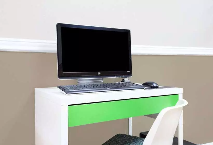 בית מלון כפרי Super 8 By Wyndham Quesnel Bc