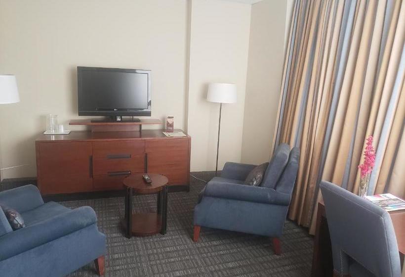 فندق Travelodge By Wyndham Whitecourt Conference Centre & Suites