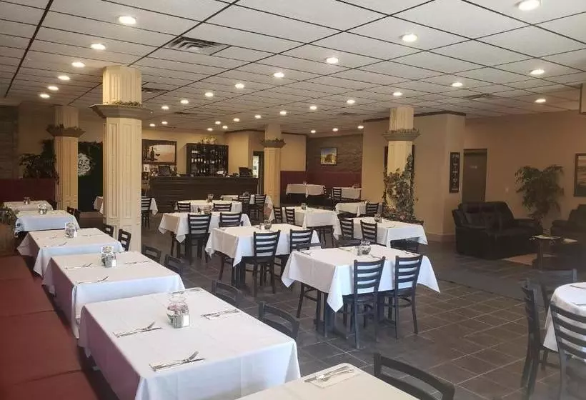 호텔 Travelodge By Wyndham Whitecourt Conference Centre & Suites