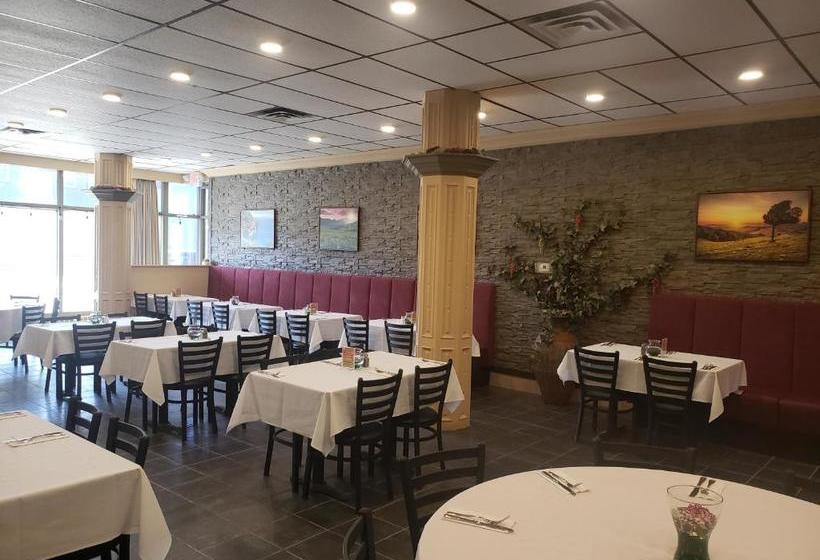 فندق Travelodge By Wyndham Whitecourt Conference Centre & Suites