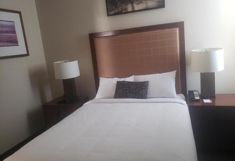 فندق Travelodge By Wyndham Whitecourt Conference Centre & Suites