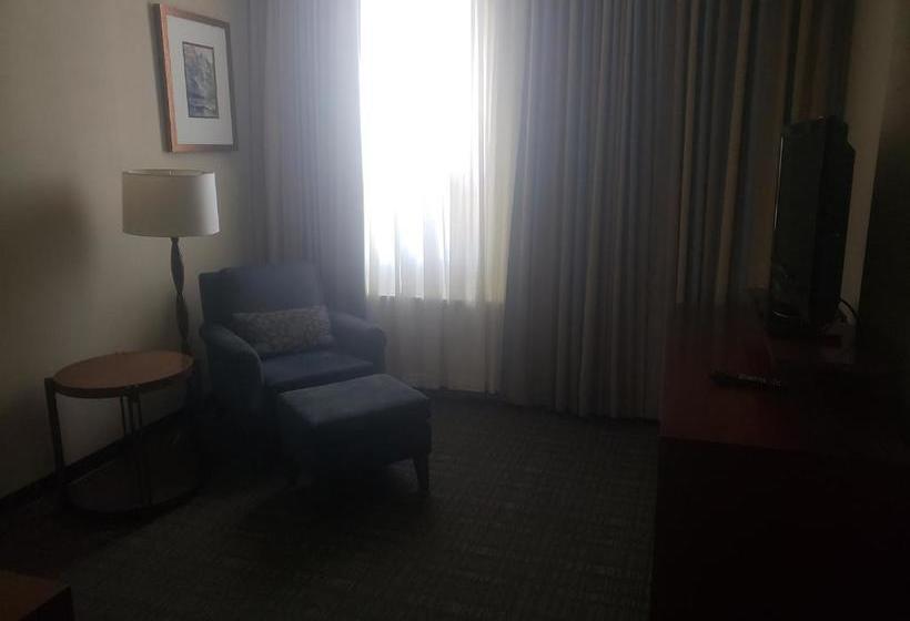 فندق Travelodge By Wyndham Whitecourt Conference Centre & Suites