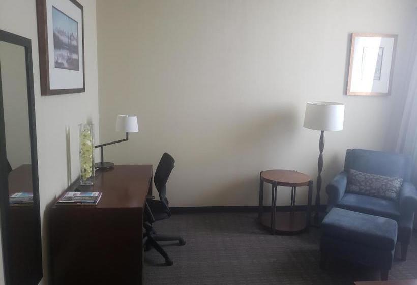 فندق Travelodge By Wyndham Whitecourt Conference Centre & Suites