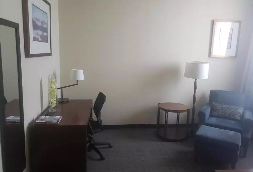 호텔 Travelodge By Wyndham Whitecourt Conference Centre & Suites