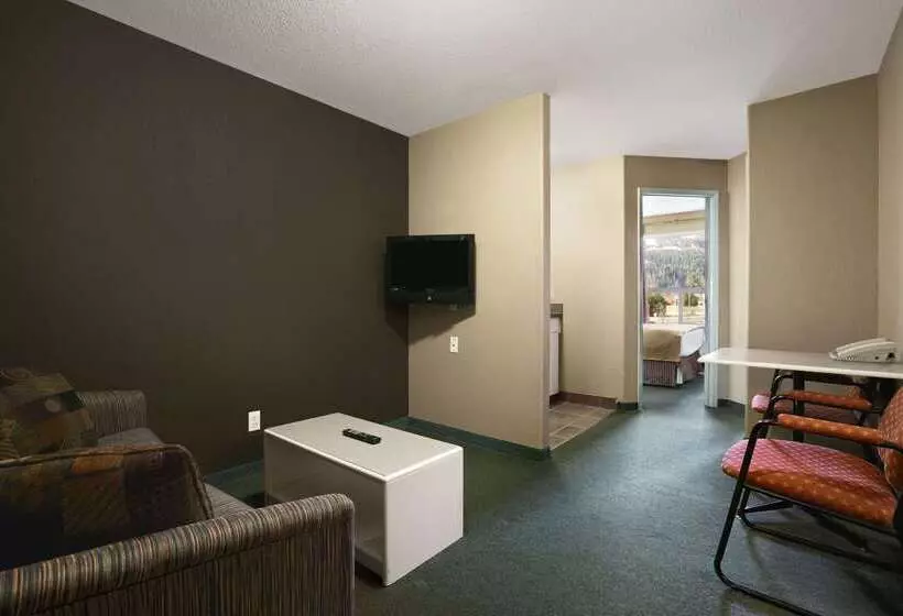 汽车旅馆 Super 8 By Wyndham Revelstoke Bc