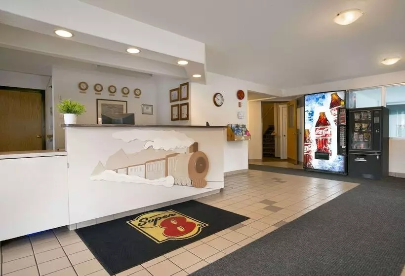 汽车旅馆 Super 8 By Wyndham Revelstoke Bc