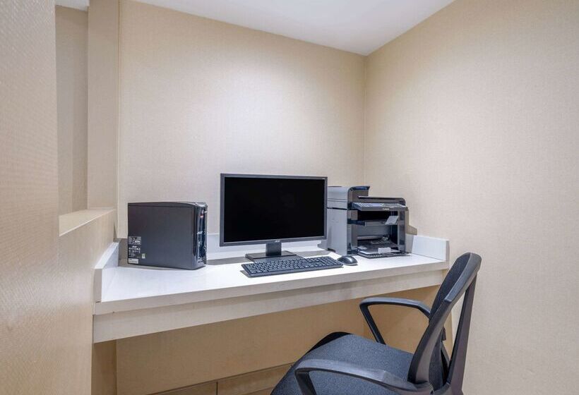 モーテル Super 8 By Wyndham Toronto East On