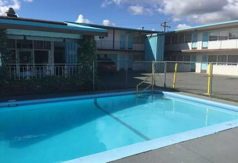 Tyee Village Motel
