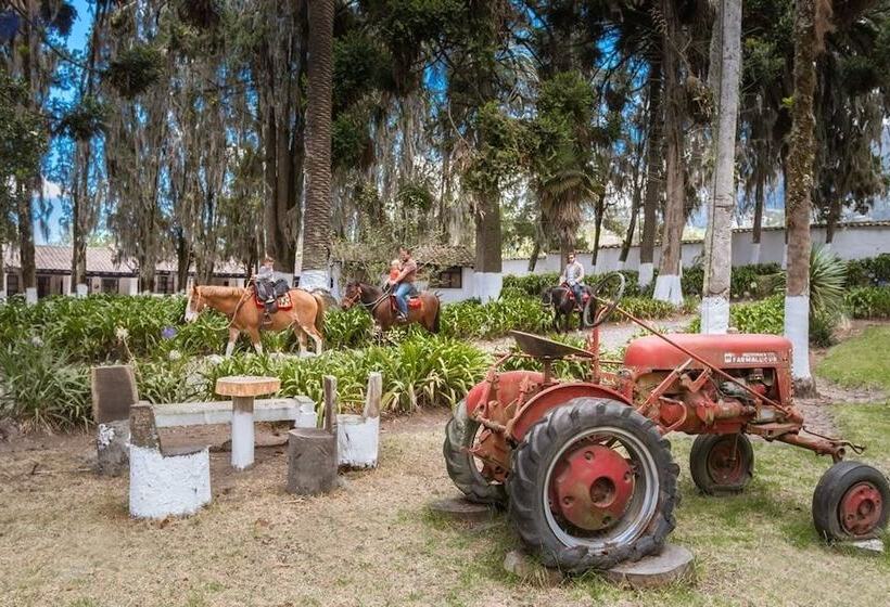 ホテル Hostería Hacienda Pinsaqui