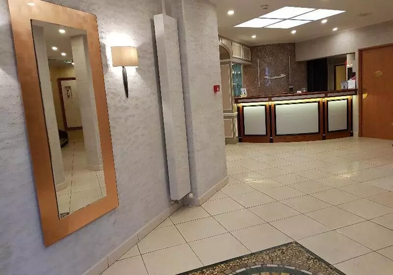 هتل Champerret Elysees