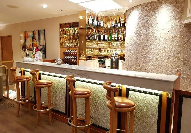 هتل Champerret Elysees