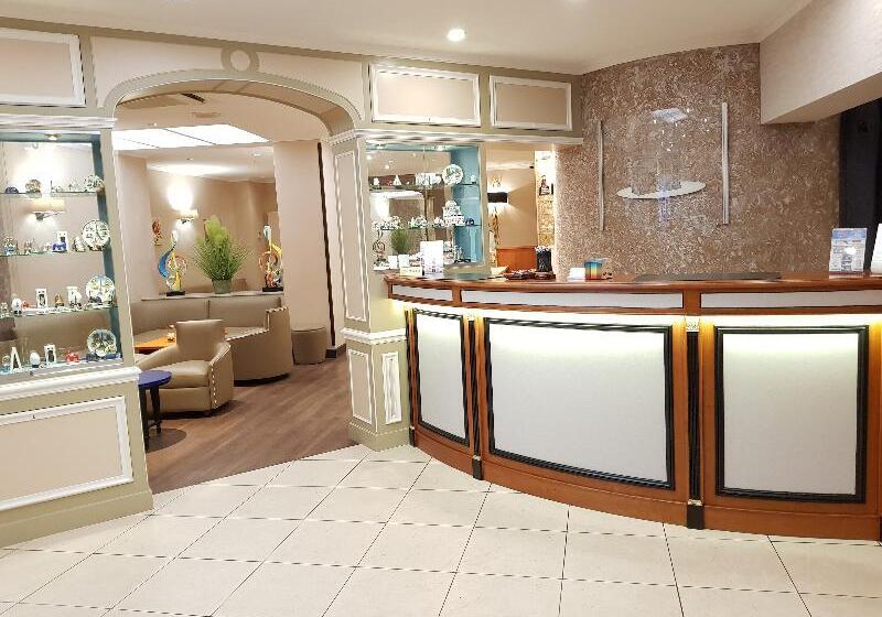 هتل Champerret Elysees