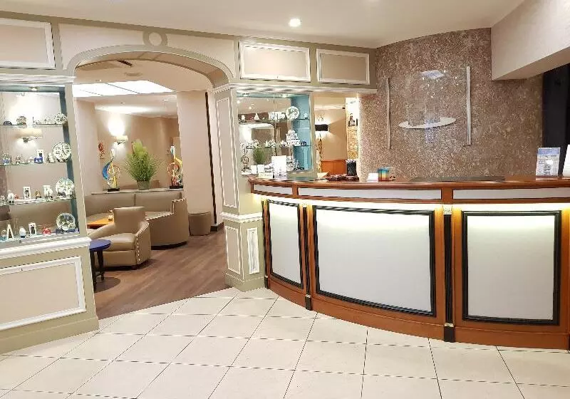 هتل Champerret Elysees