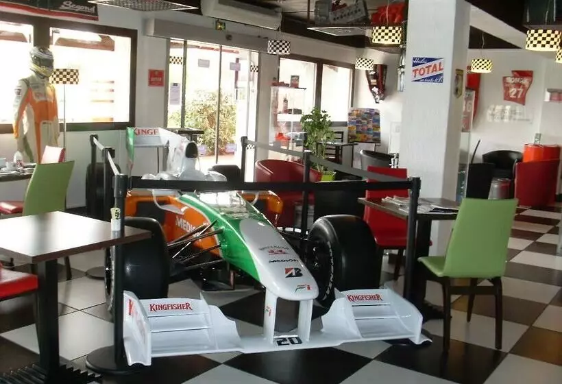 Enzo Hotels Vierzon By Kyriad Direct