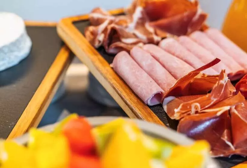 Отель Ibis Styles Antibes