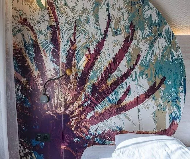 Отель Ibis Styles Antibes