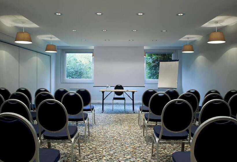 בית מלון כפרי Kyriad Lille Est Villeneuve D Ascq