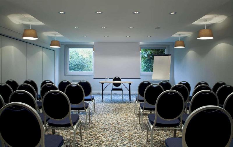 בית מלון כפרי Kyriad Lille Est Villeneuve D Ascq