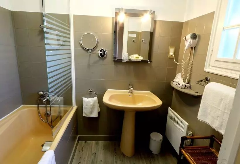 Logis Hotel De La Corniche