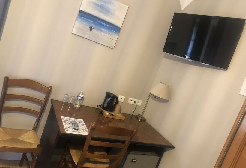 Logis Hotel De La Corniche