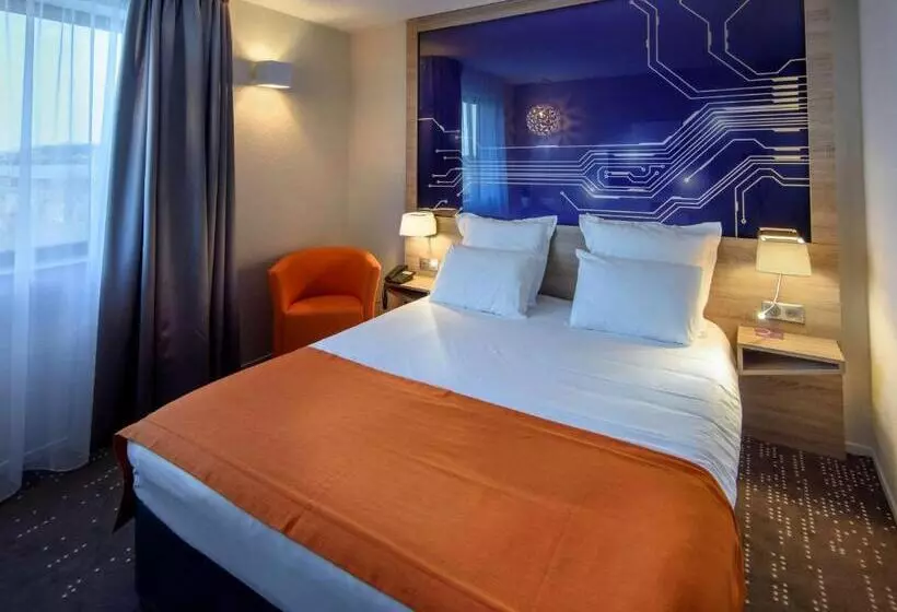Отель Mercure Poitiers Site Du Futuroscope
