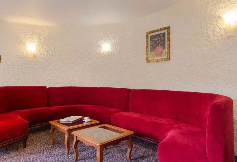 Отель Hôtel Tour Maje