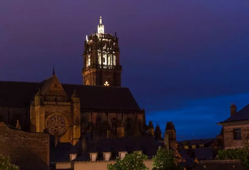 Отель Hôtel Tour Maje