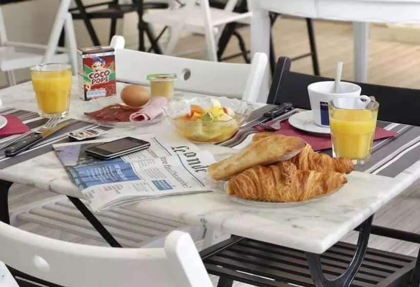 Отель Le Roncevaux