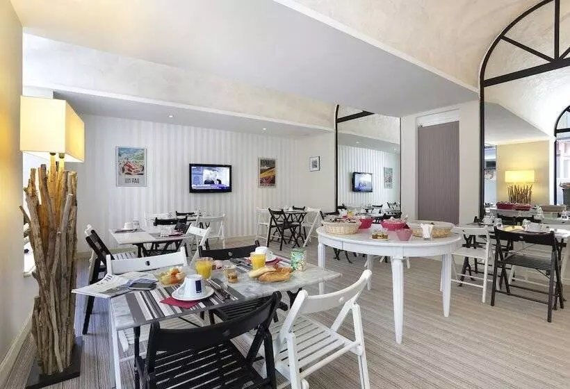 Отель Le Roncevaux