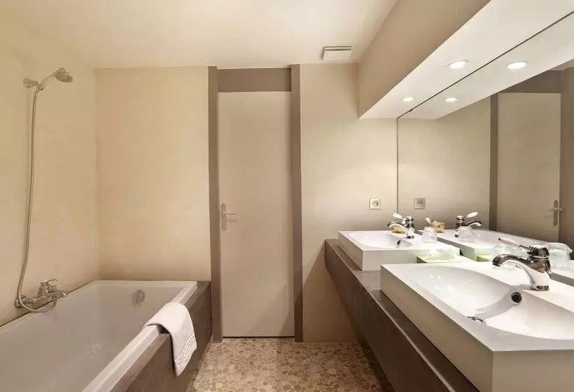 Отель Le Roncevaux