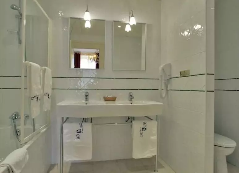 Отель Le Roncevaux