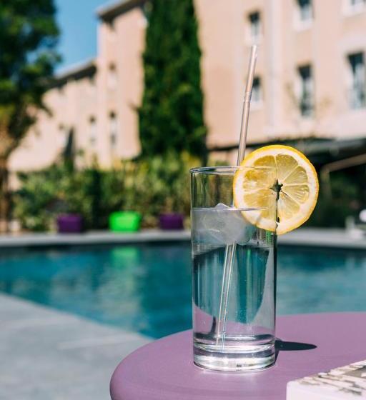 هتل Escale Oceania Aixenprovence